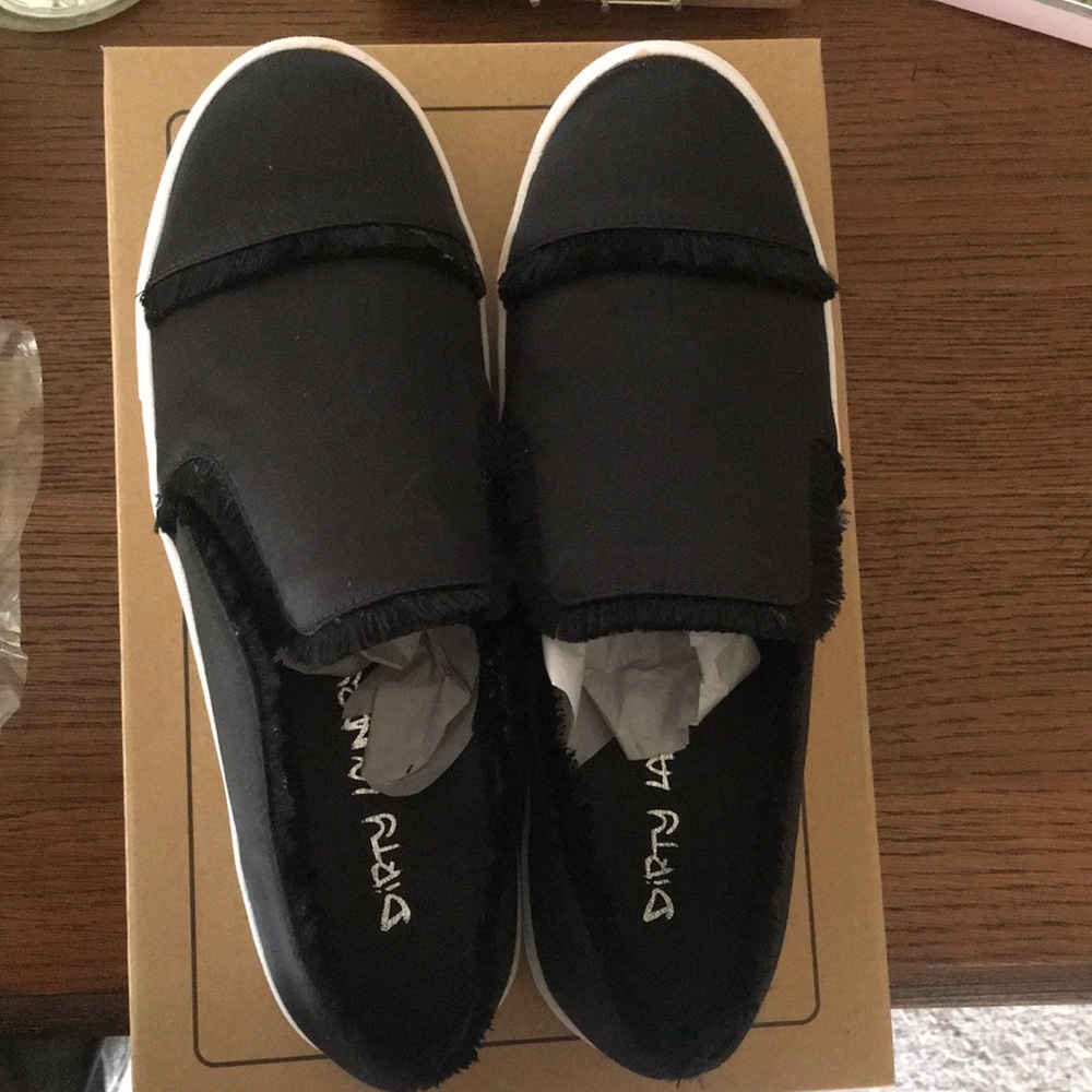 Dirty Laundry slip on black shoes